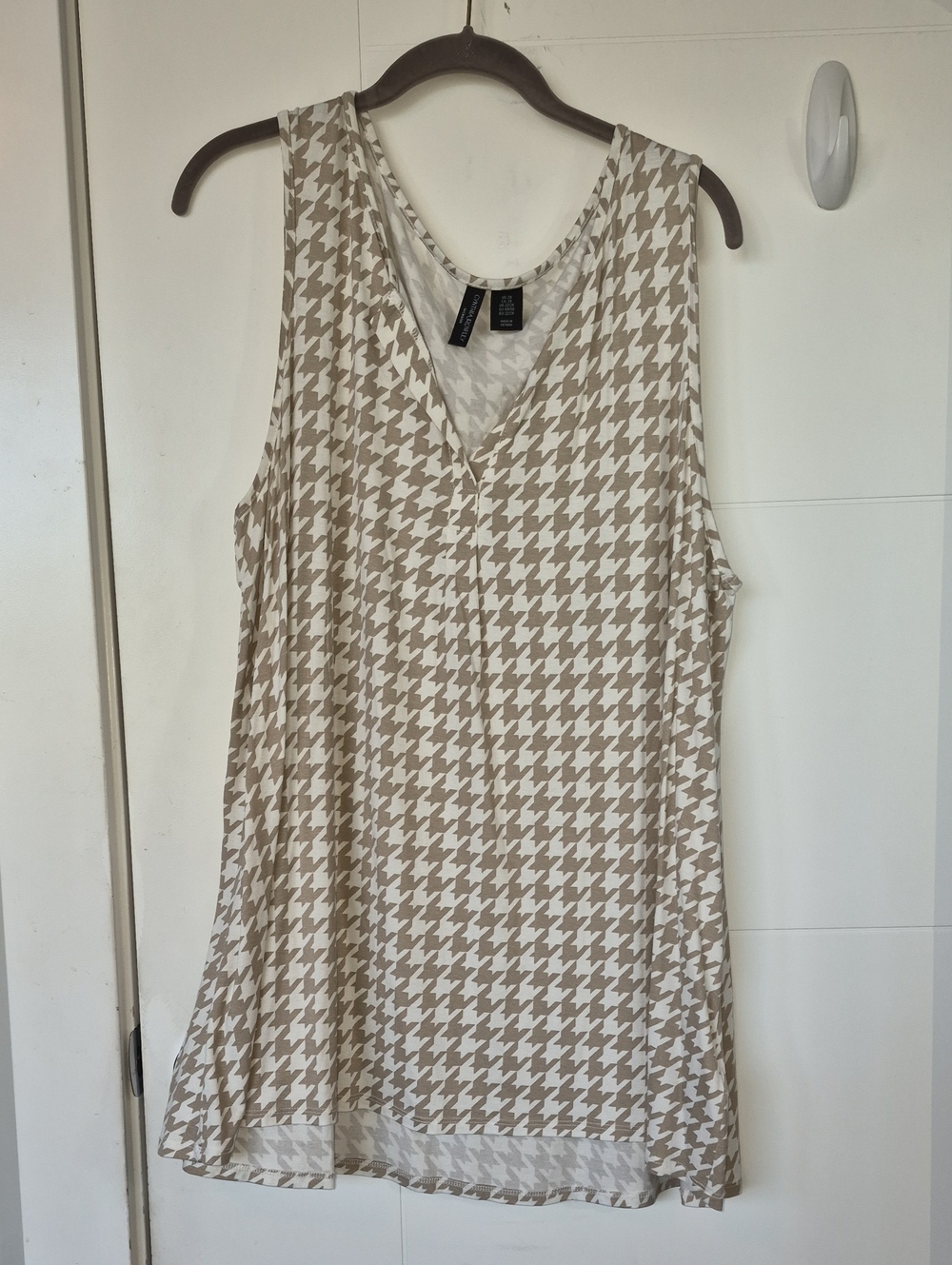 Cynthia Rowley Beige and White Houndstooth V-Neck Tunic
